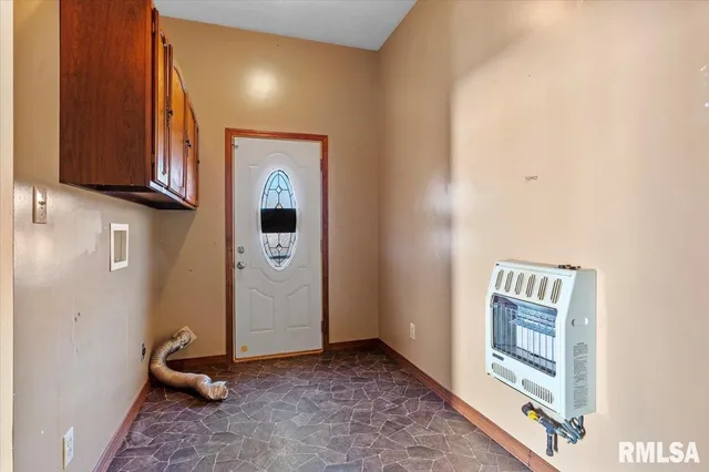 $164,900 | 103 South Henderson Street, Virden, IL 62690