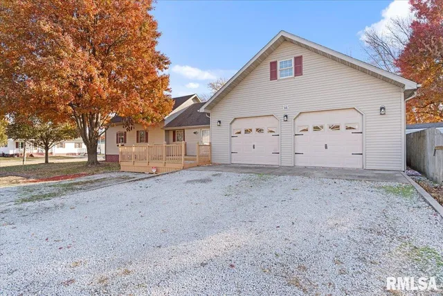 $164,900 | 103 South Henderson Street, Virden, IL 62690