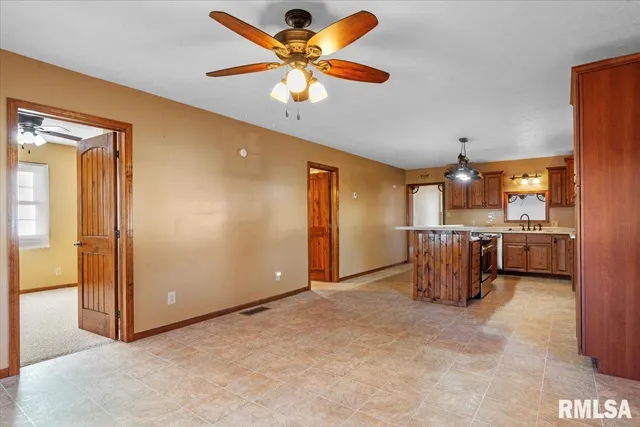 $164,900 | 103 South Henderson Street, Virden, IL 62690