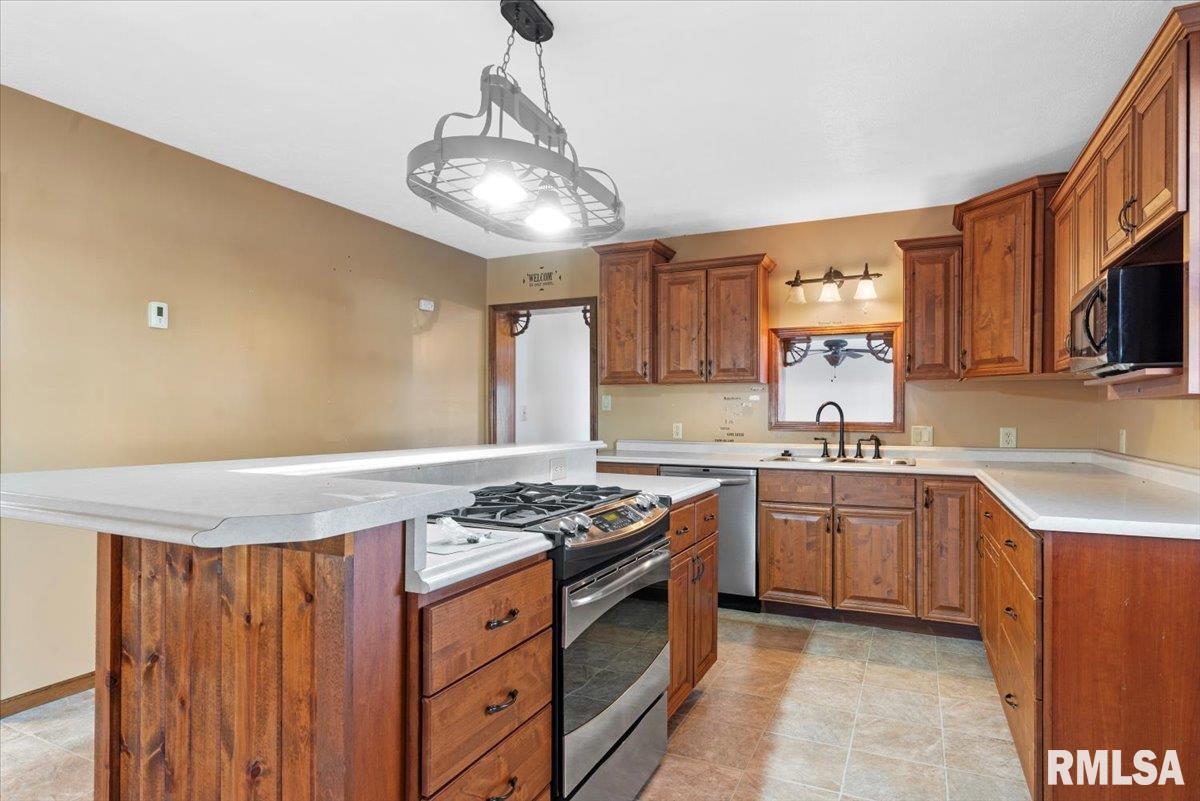 103 South Henderson Street Virden, IL 62690 - Photo 9 of 33