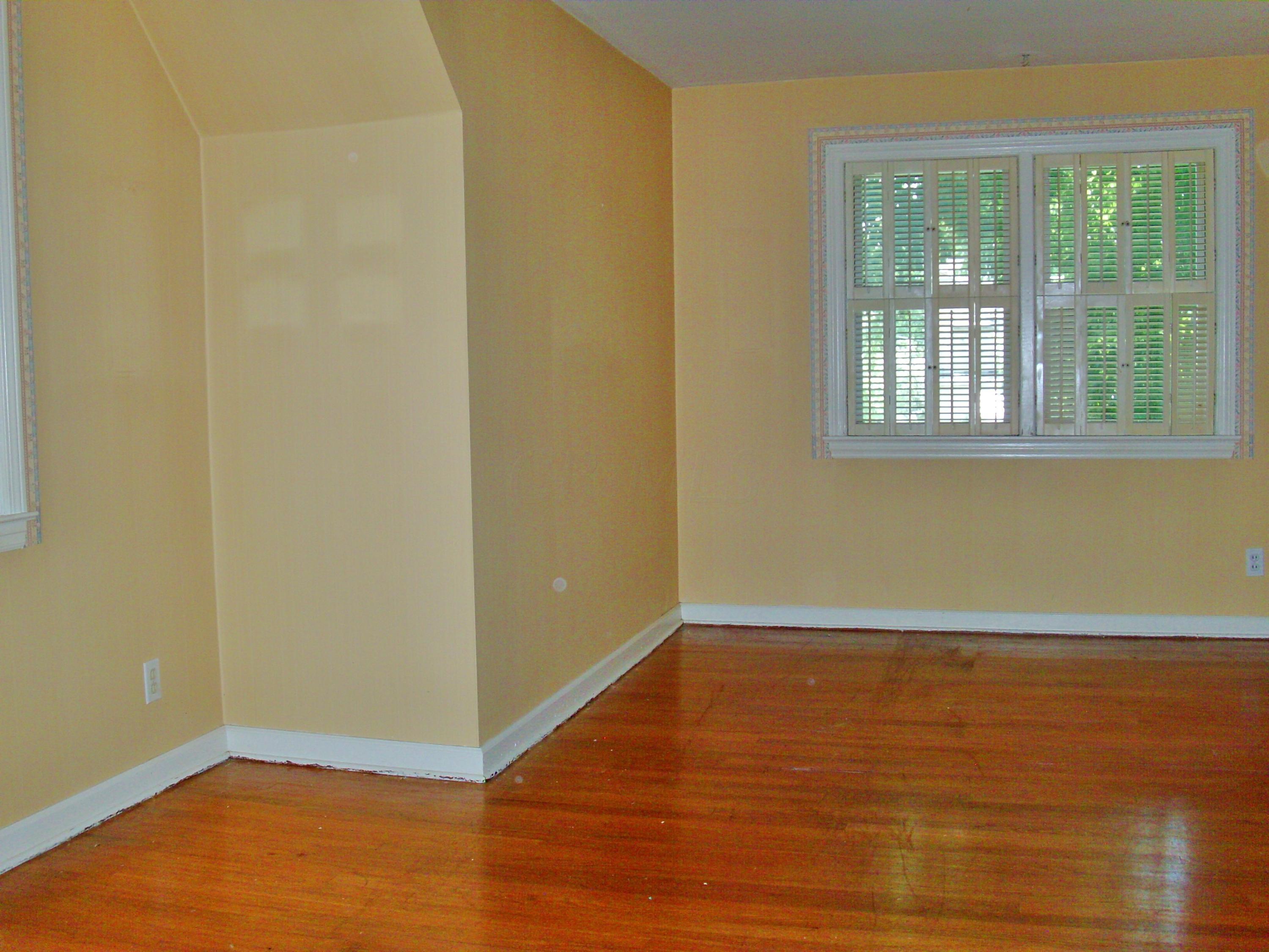 1521 Ashdowne Road Columbus, OH 43221 - Photo 16 of 37