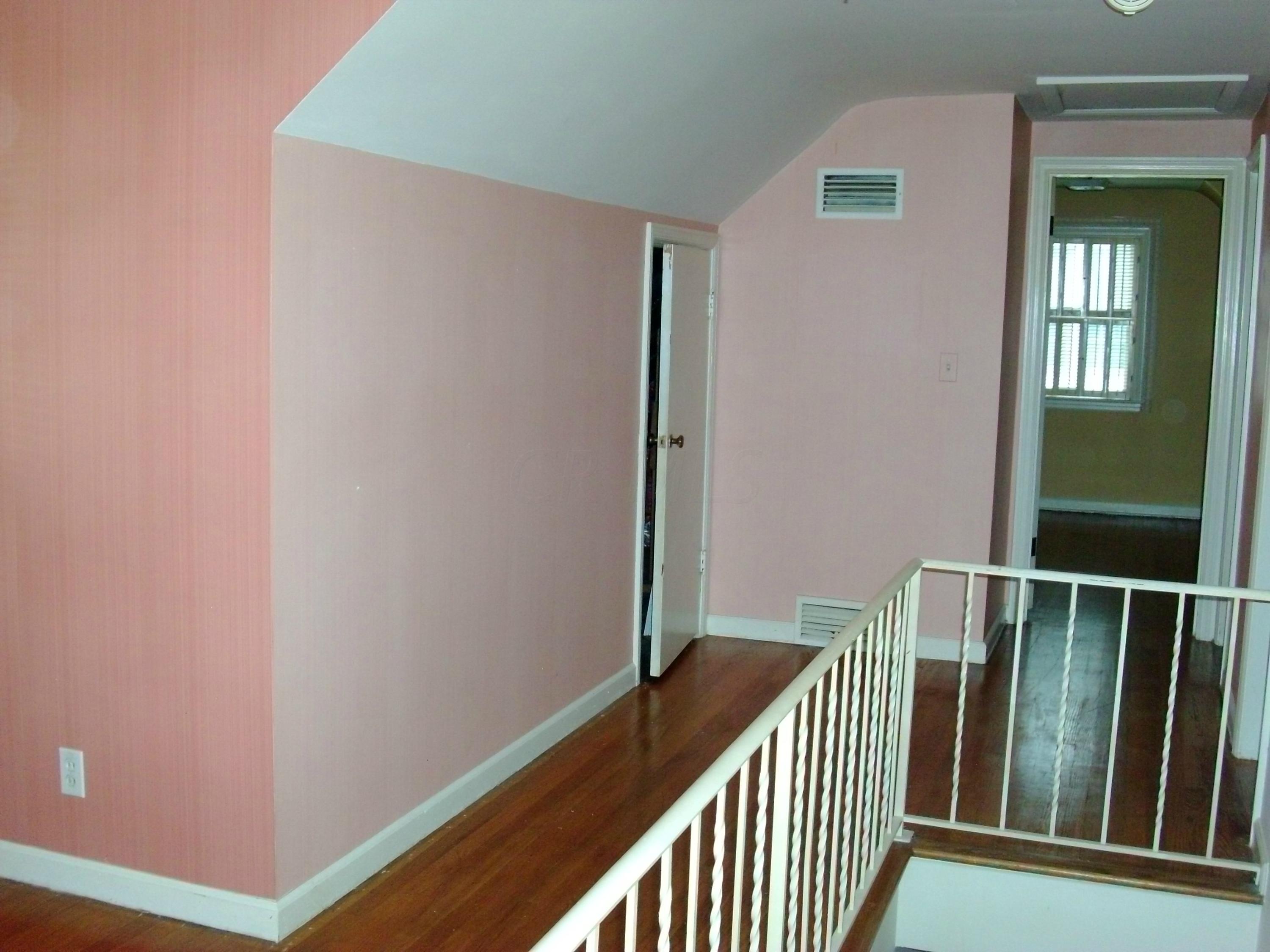 1521 Ashdowne Road Columbus, OH 43221 - Photo 20 of 37