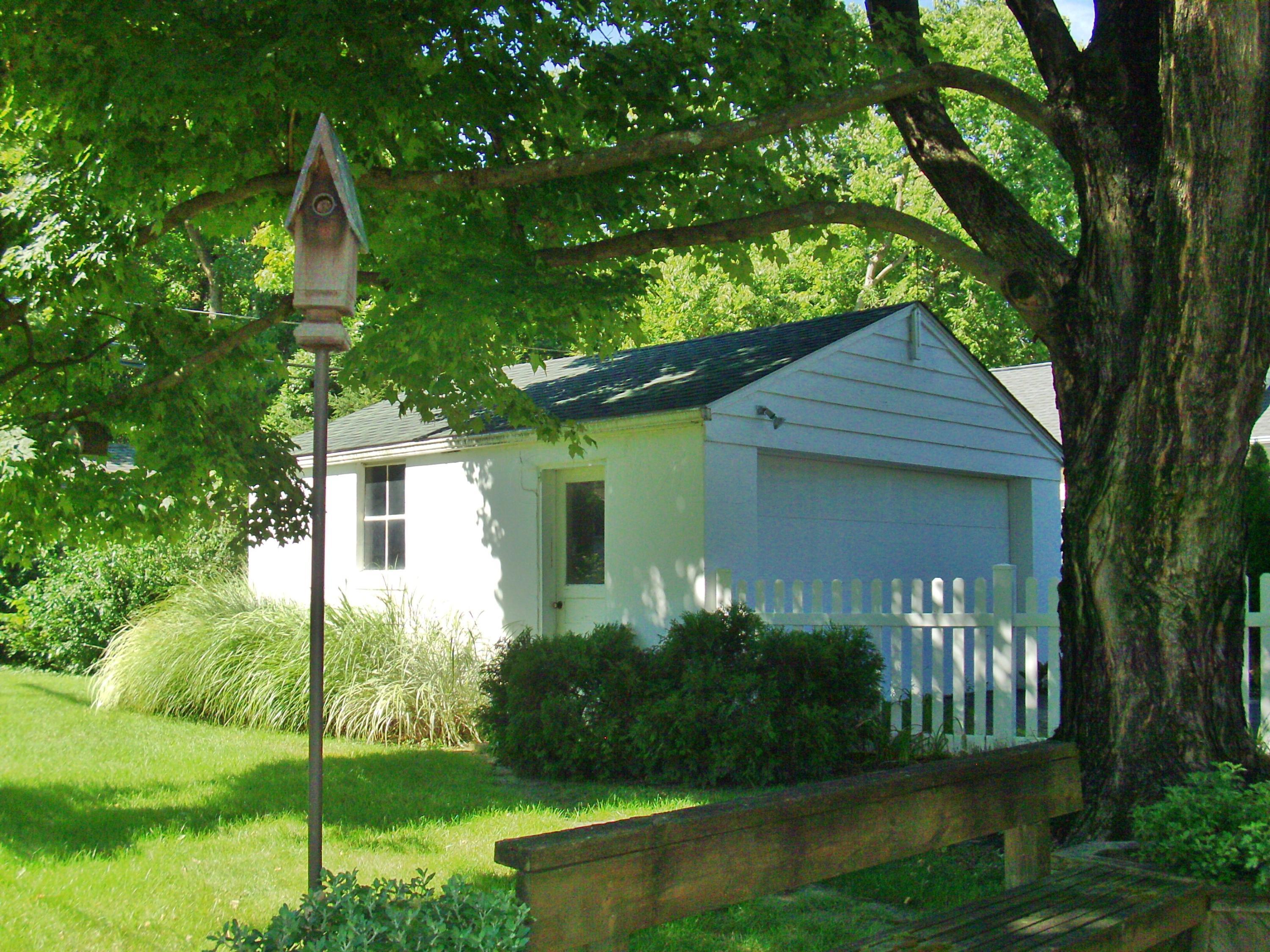 1521 Ashdowne Road Columbus, OH 43221 - Photo 4 of 37