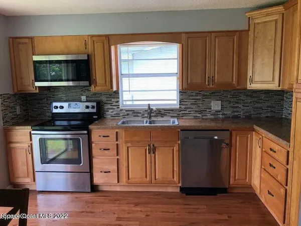 $1,800 | 423 Count Street, Melbourne, FL 32901