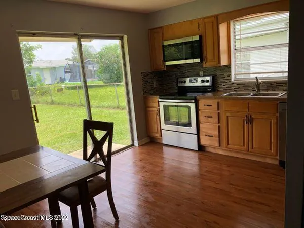 $1,800 | 423 Count Street, Melbourne, FL 32901