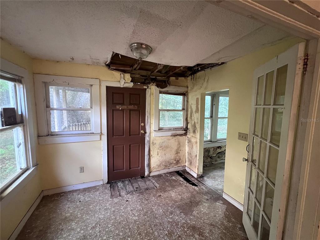 177 East 3rd Avenue Pierson, FL 32180 - Photo 15 of 16 an empty room with windows