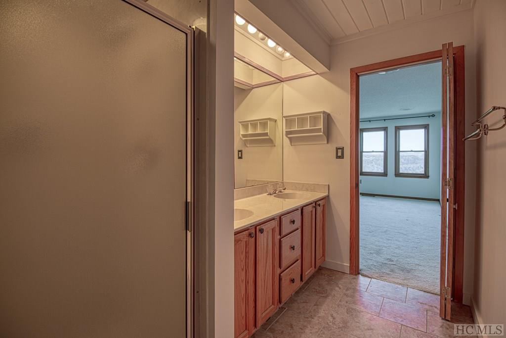 142 Eagle Ridge Road, Unit 2301 Sapphire, NC 28774 - Photo 16 of 22 Gallery Image 16