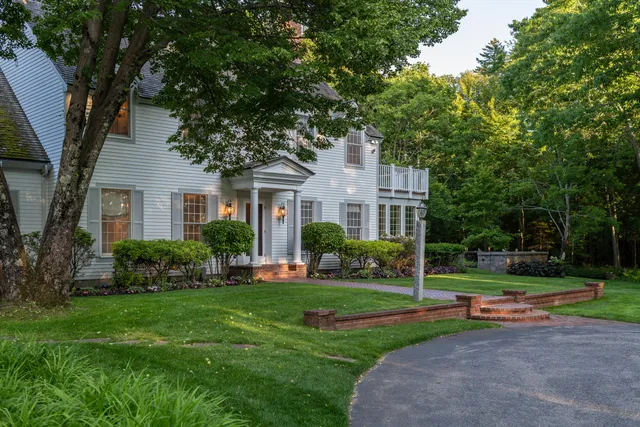 $3,950,000 | 3 Canter Lane, Cape Elizabeth, ME 04107
