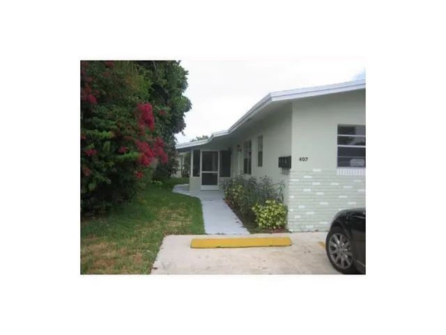 $1,650 | 407 Southeast 3rd Avenue, Unit B, Hallandale Beach, FL 33009