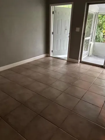 $1,650 | 407 Southeast 3rd Avenue, Unit B, Hallandale Beach, FL 33009