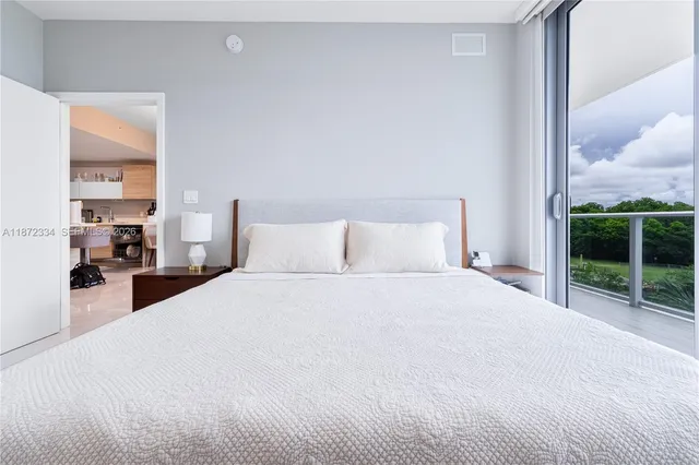 $589,000 | 16385 Biscayne Boulevard, Unit 405, North Miami Beach, FL 33160