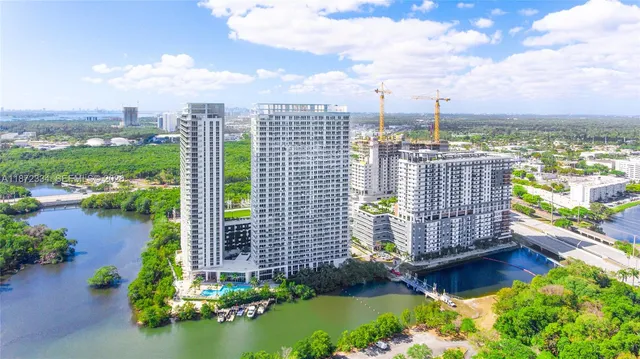 $589,000 | 16385 Biscayne Boulevard, Unit 405, North Miami Beach, FL 33160