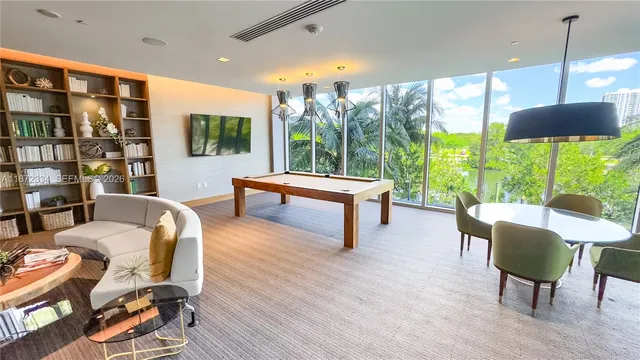 $589,000 | 16385 Biscayne Boulevard, Unit 405, North Miami Beach, FL 33160
