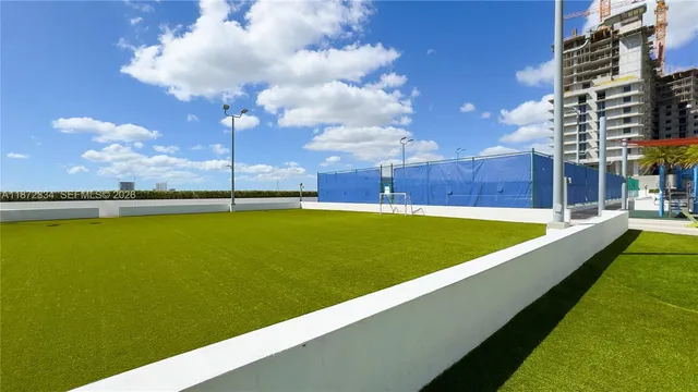 $589,000 | 16385 Biscayne Boulevard, Unit 405, North Miami Beach, FL 33160