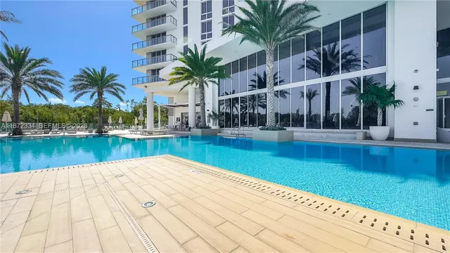 $589,000 | 16385 Biscayne Boulevard, Unit 405, North Miami Beach, FL 33160