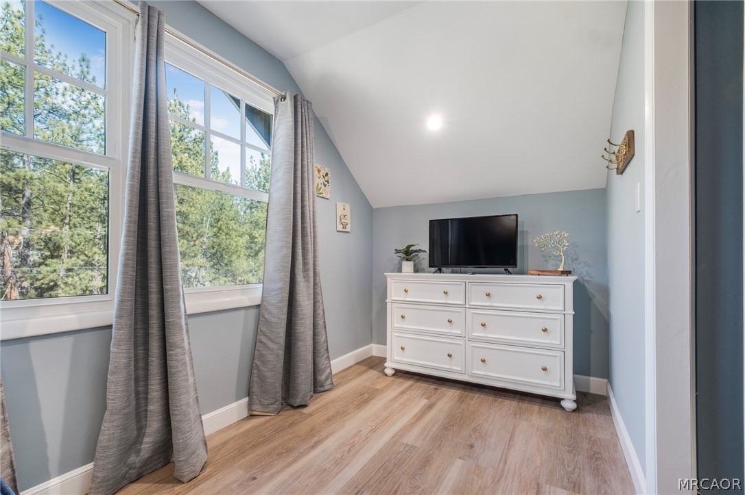 195 Elgin Road Big Bear Lake, CA 92315 - Photo 12 of 45 a room with furniture and flat screen tv