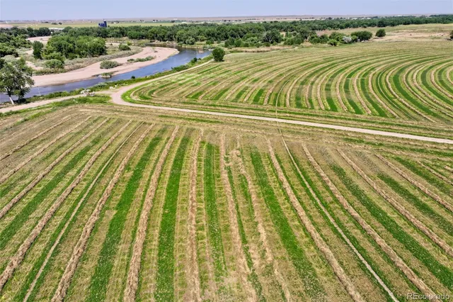 a view of a tennis court