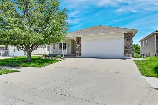 $499,000 | 4641 Southwest Soldier Drive, Lee's Summit, MO 64082