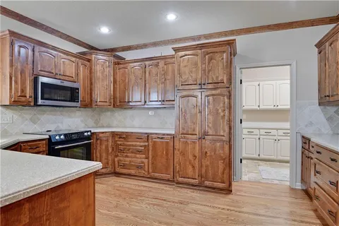 $499,000 | 4641 Southwest Soldier Drive, Lee's Summit, MO 64082