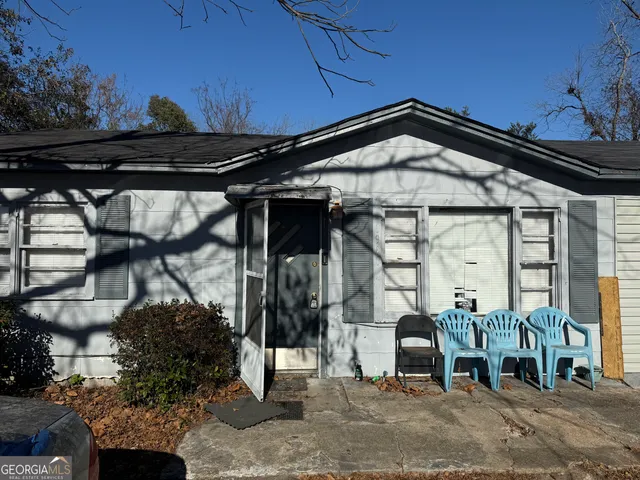 a picture of a building with a lot of windows