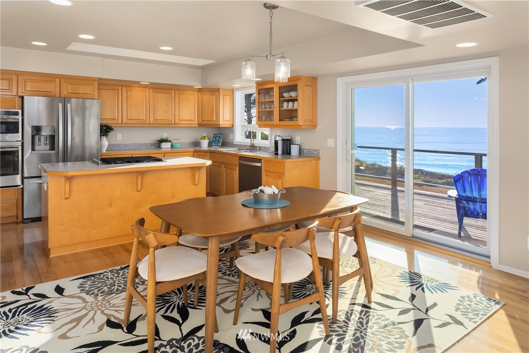 1455 West Beach Road Oak Harbor, WA 98277 - Photo 14 of 40 Gallery Image 14