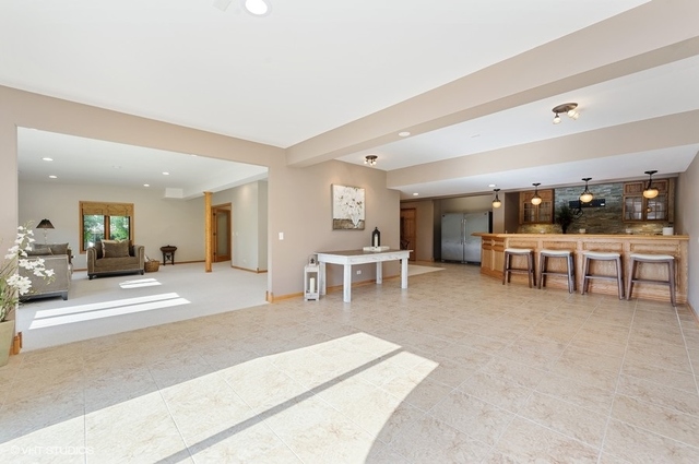 7313 Lone Oak Road Spring Grove, IL 60081 - Photo 20 of 29 a living room with furniture and kitchen view