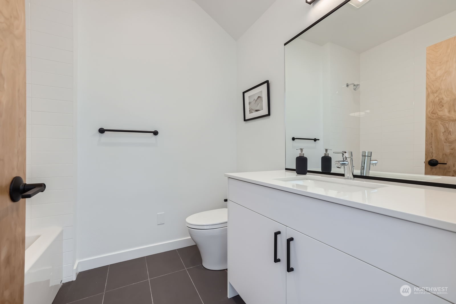 515 Howe Street, Unit B Seattle, WA 98109 - Photo 16 of 25 Gallery Image 16