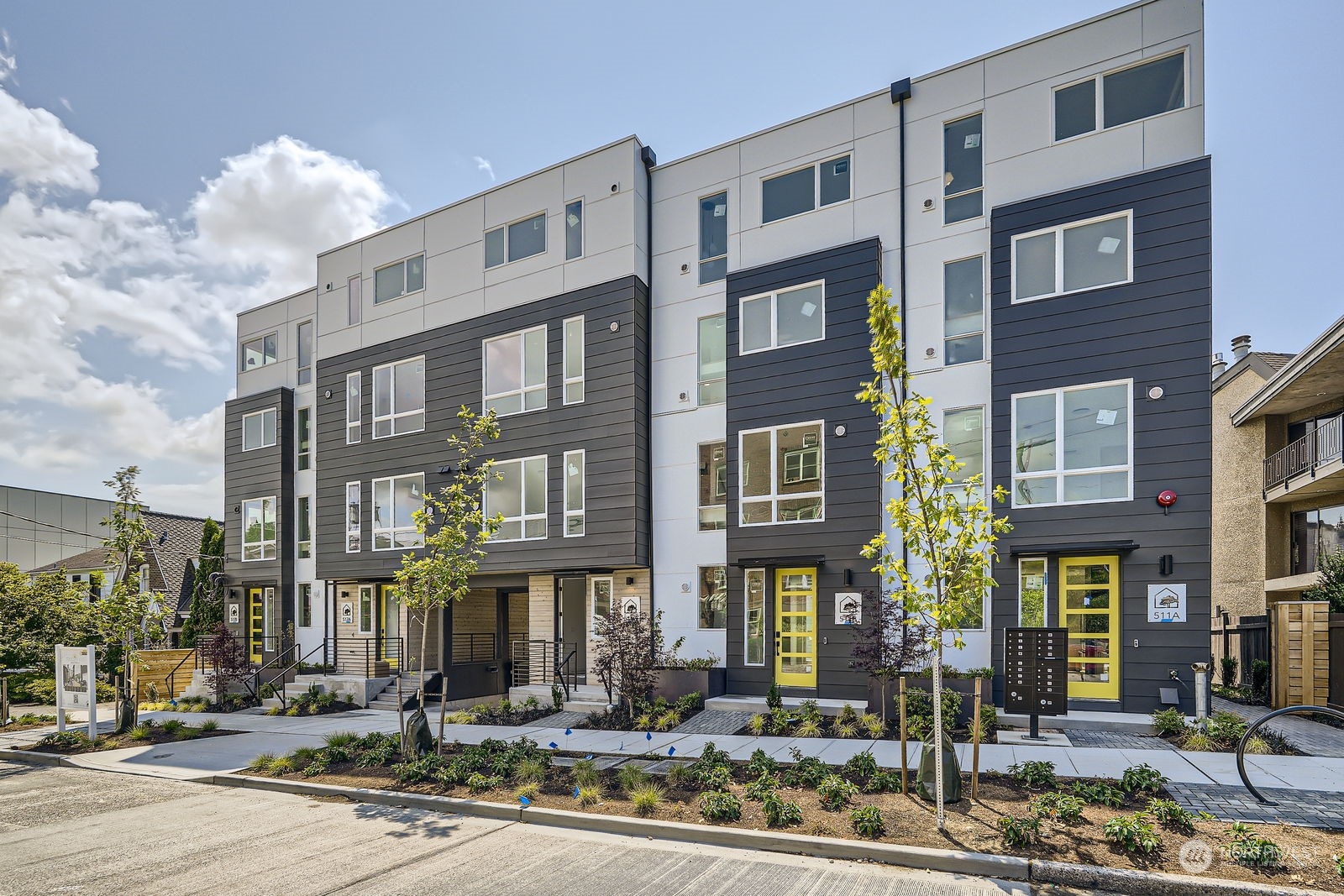 515 Howe Street, Unit B Seattle, WA 98109 - Photo 23 of 25 Gallery Image 23