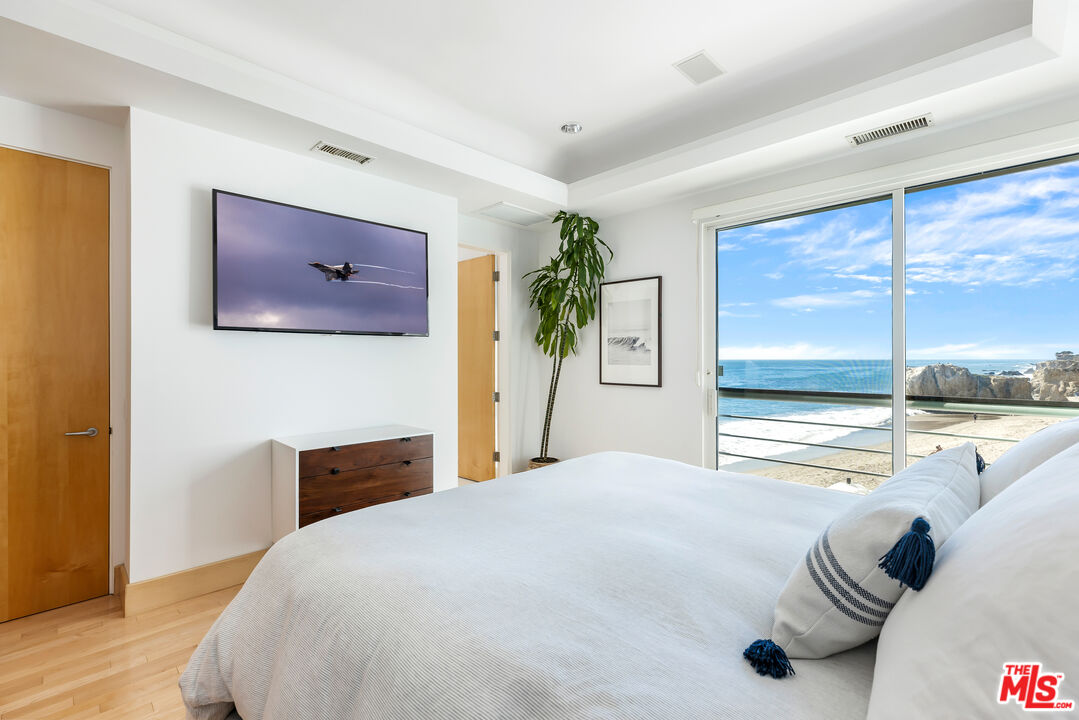 32062 Pacific Coast Highway Malibu, CA 90265 - Photo 20 of 31 a bedroom with a bed and a large window