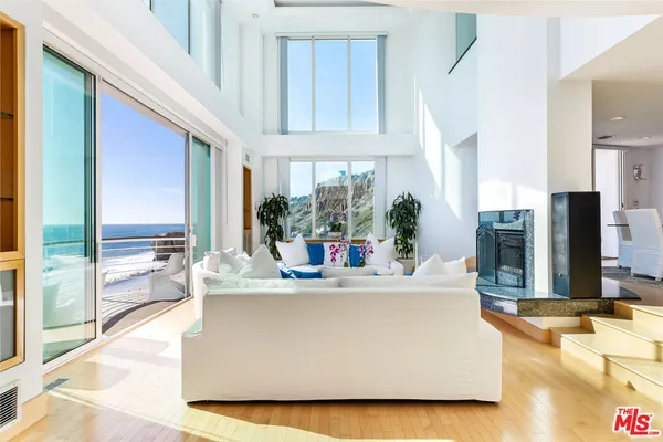 a view of a terrace with sky view