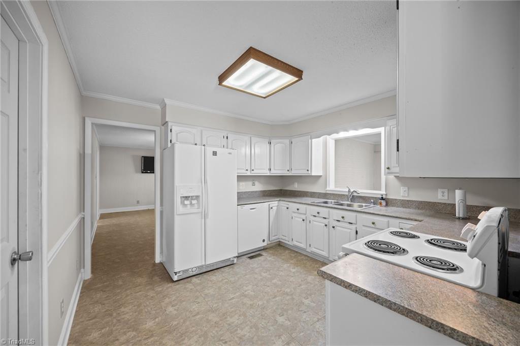 5509 Yanceyville Road Browns Summit, NC 27214 - Photo 15 of 41