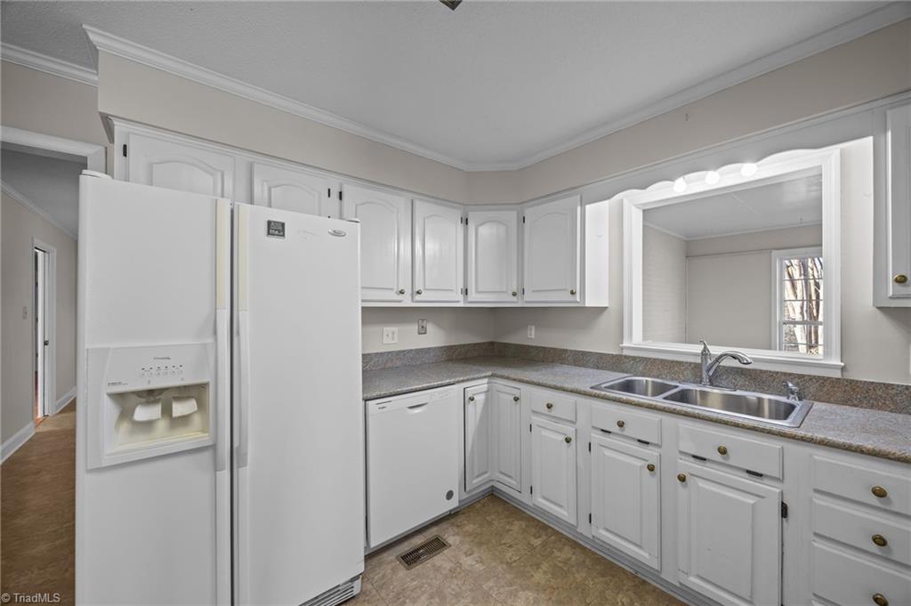 5509 Yanceyville Road Browns Summit, NC 27214 - Photo 18 of 41