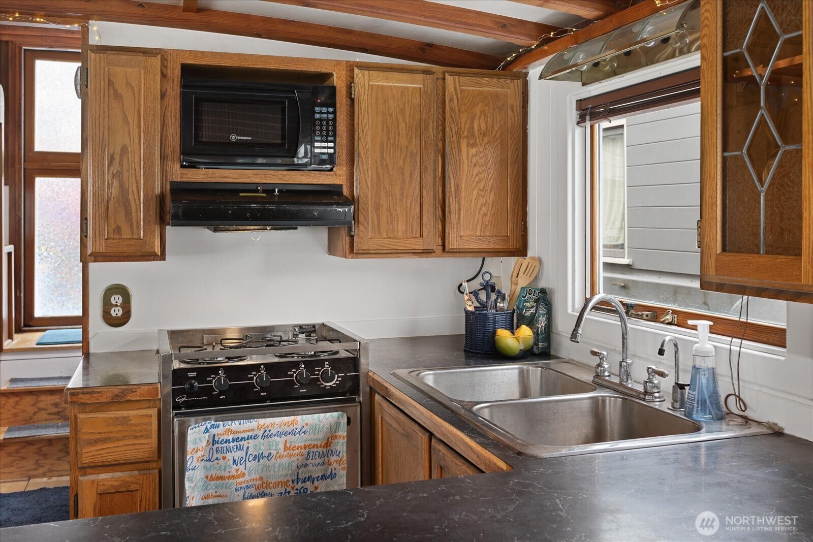 2143 North Northlake Way, Unit 47 Seattle, WA 98103 - Photo 12 of 39