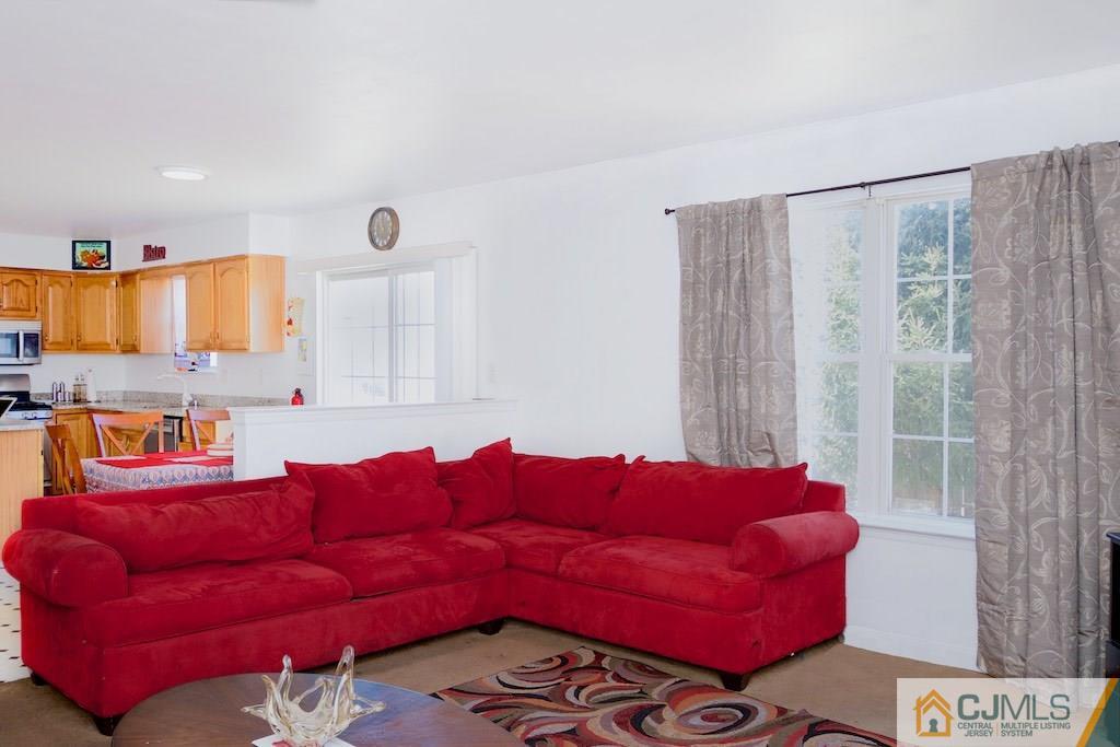 98 New Brooklyn Road Edison, NJ 08817 - Photo 10 of 21 a project room with furniture and a mirror