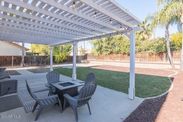 a picture of a wall with a white wall and a picture