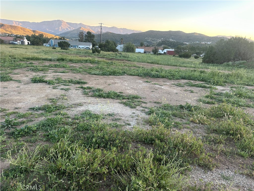 a view of an outdoor space with green field and mountains