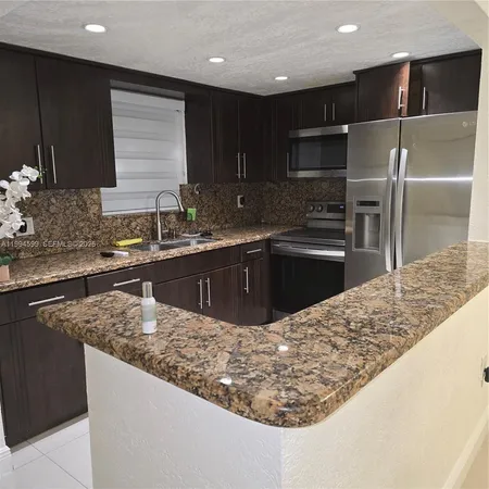 $2,350 | 9371 Fontainebleau Boulevard, Unit I235, Miami, FL 33172