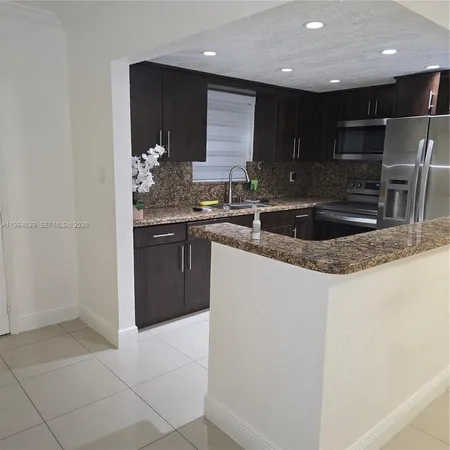 $2,350 | 9371 Fontainebleau Boulevard, Unit I235, Miami, FL 33172