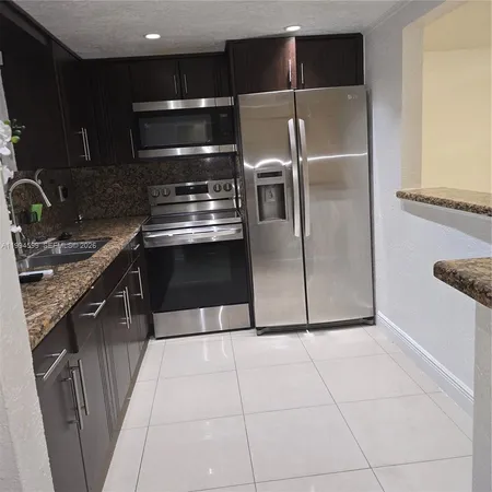 $2,350 | 9371 Fontainebleau Boulevard, Unit I235, Miami, FL 33172