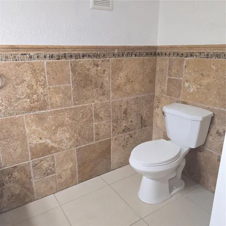 $2,350 | 9371 Fontainebleau Boulevard, Unit I235, Miami, FL 33172