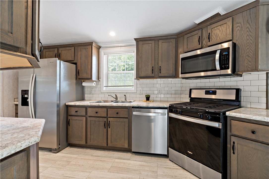38 Diamond Hill Road Glocester, RI 02814 - Photo 3 of 38 Gallery Image 3