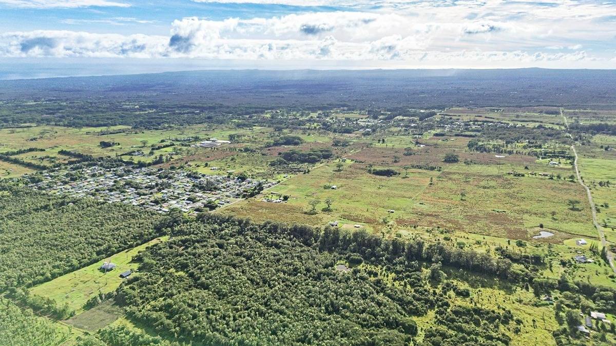 4 North Pszyk Road Mountain View, HI 96771 - Photo 7 of 14 a view of an ocean and beach