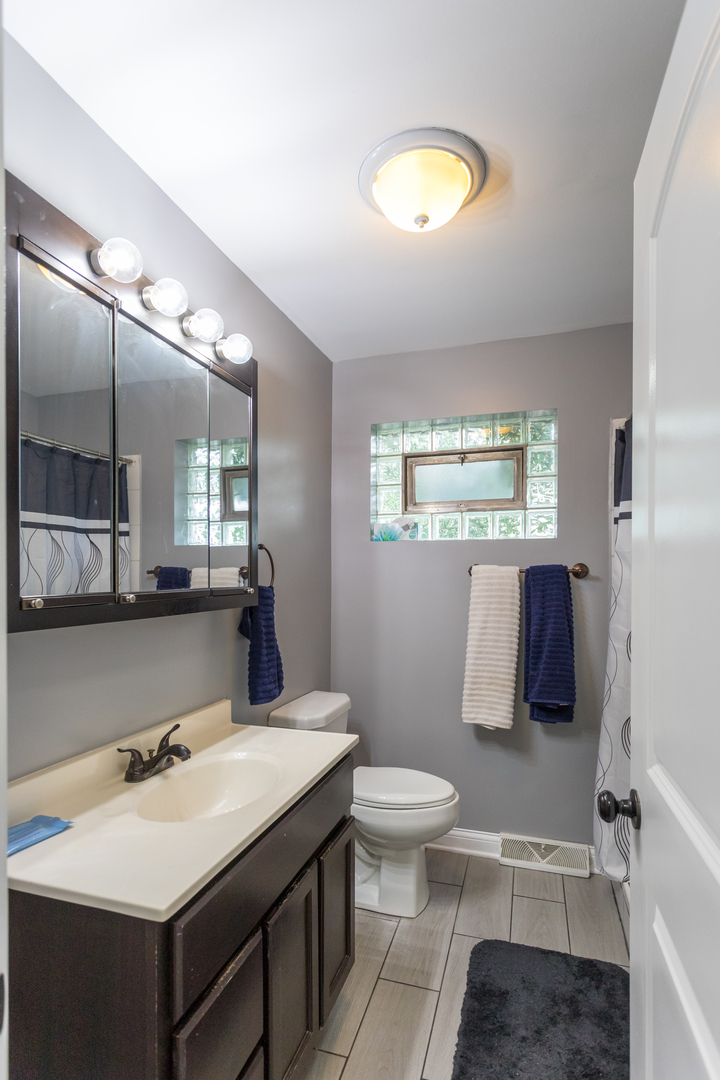 4015 West 80th Place Chicago, IL 60652 - Photo 9 of 17