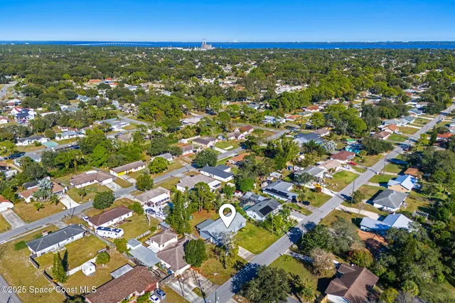 a view of a house with a tub