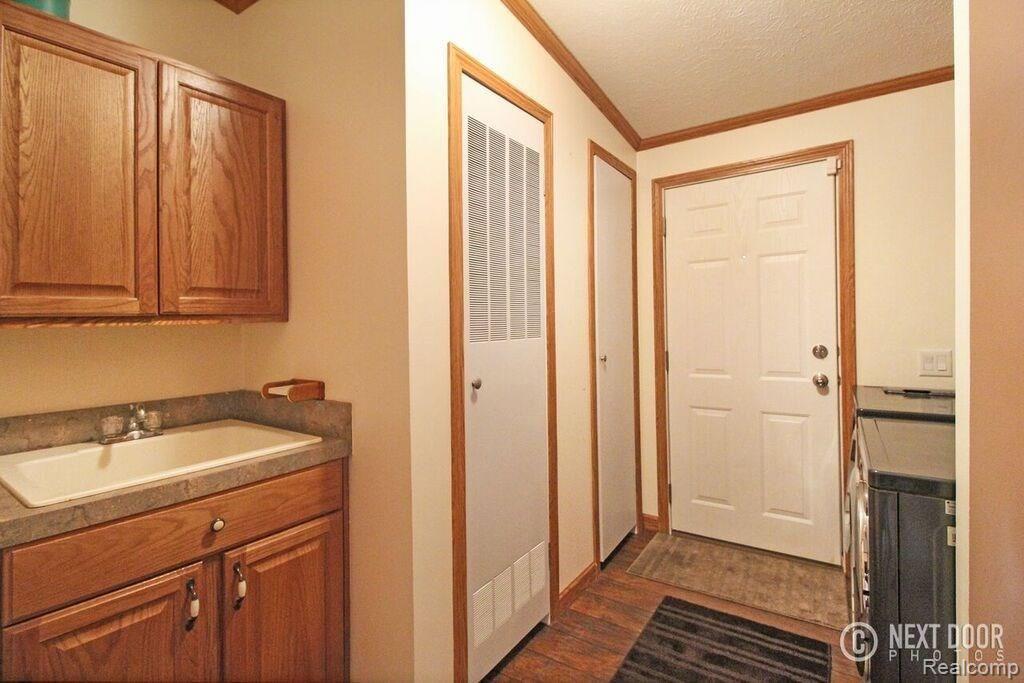 4175 Pleasant Valley Road Brighton, MI 48114 - Photo 13 of 34 g laundry room.jpg