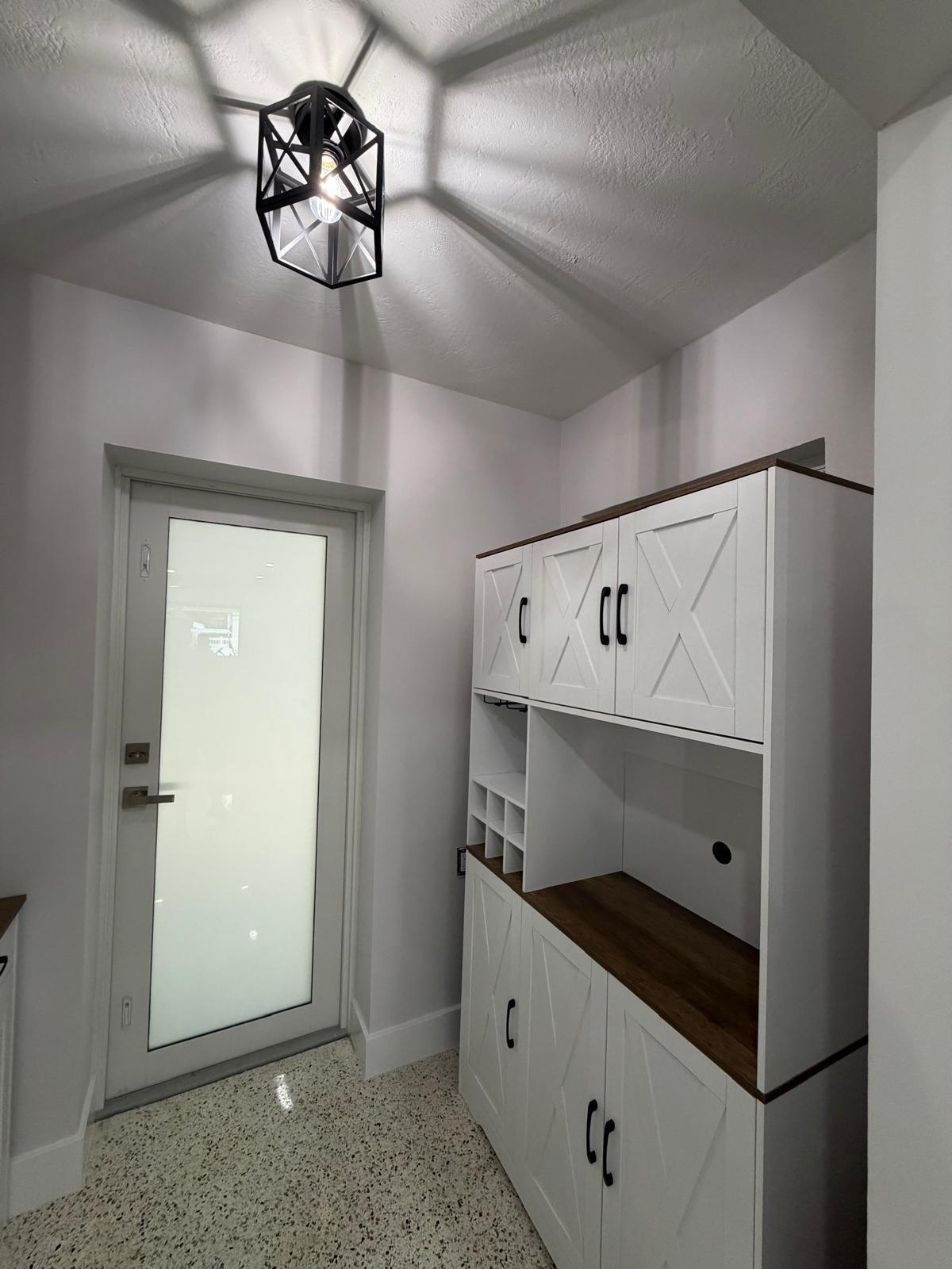 219 South Bay Harbor Drive, Unit A Key Largo, FL 33037 - Photo 6 of 18 a view of a hallway