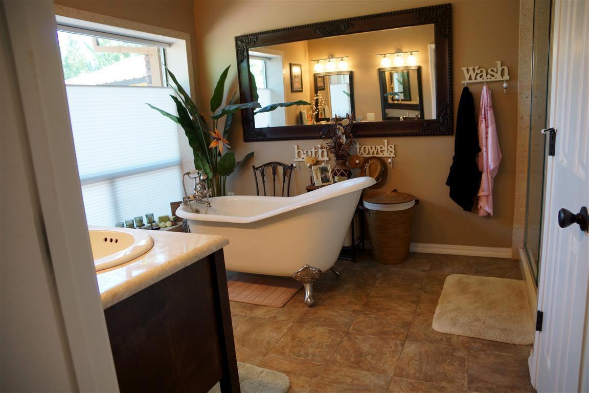 14388 Fern Road Whitmore, CA 96096 - Photo 22 of 52 a very nice looking room with a large window