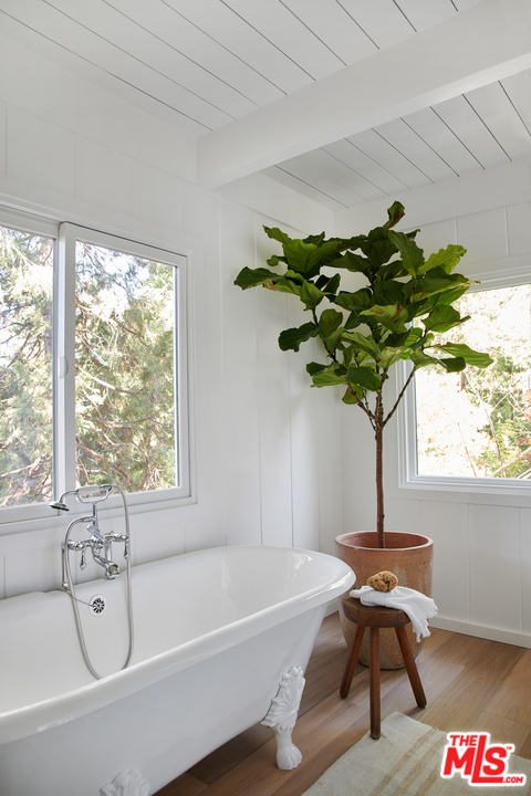 403 Emerald Way Lake Arrowhead, CA 92352 - Photo 14 of 30 a bath room with a window and a chandelier