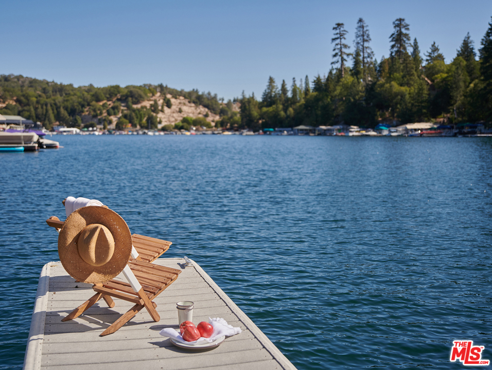 403 Emerald Way Lake Arrowhead, CA 92352 - Photo 27 of 30 a backyard of a house with wooden floor