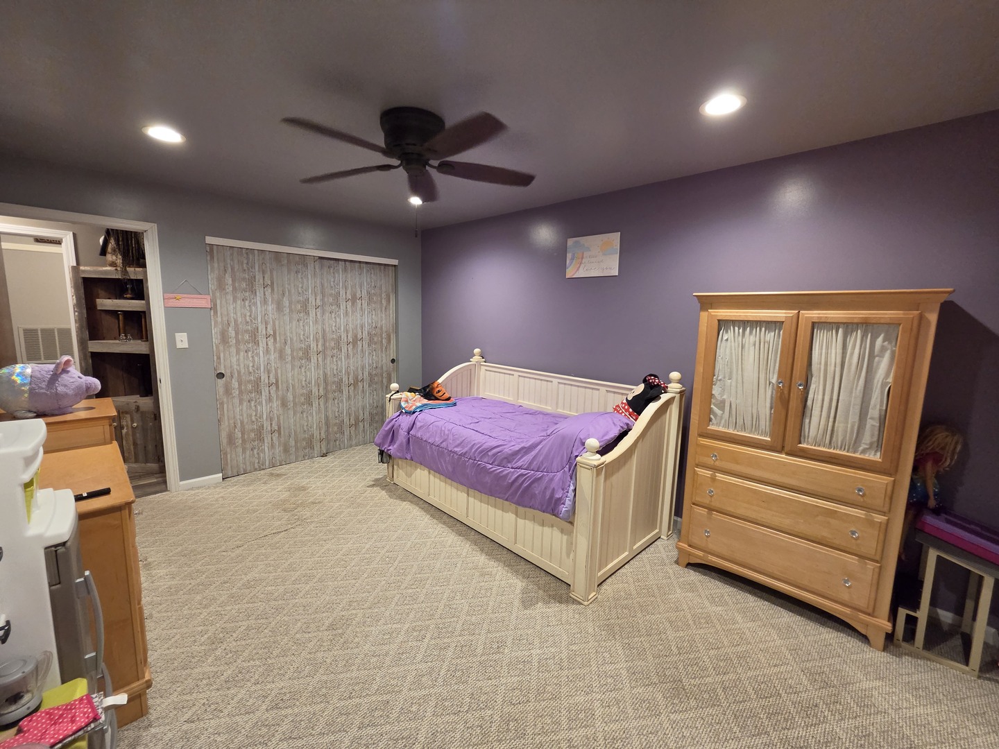 1000 West McKinley Road Ottawa, IL 61350 - Photo 15 of 19 a bedroom with a bed and a mirror